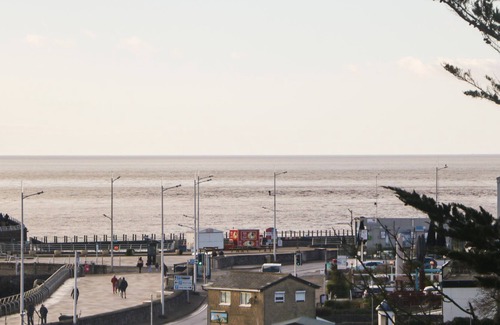 Weston-super-Mare Apartment | ROCKHAVEN, pet friendly, with a garden in Weston-Super-Mare