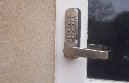 Weston-super-Mare Apartment | ROCKHAVEN, pet friendly, with a garden in Weston-Super-Mare