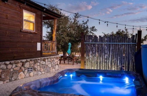 Fredericksburg Cabin | Rockin' R Ranch - 5 Cabins & Sleeps 12