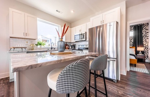 Whitebridge House | Rockin' Records - Rooftop Deck - Mins to Broadway!