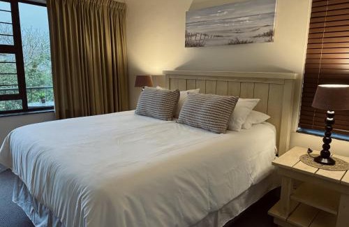 Port Edward Ski Chalet | Rockshore at Seaverge
