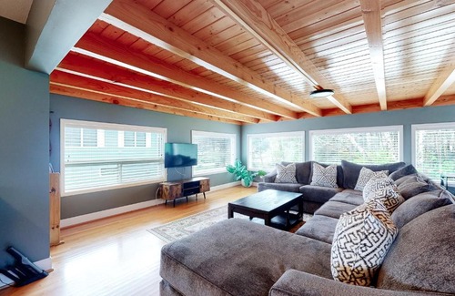 Seaside House | Rocky Beach House by the Cove