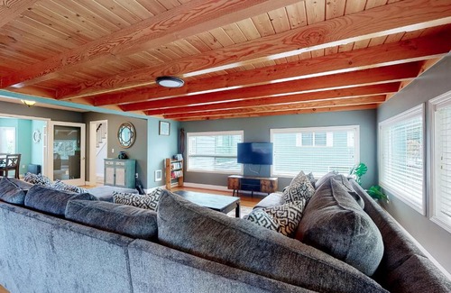 Seaside House | Rocky Beach House by the Cove