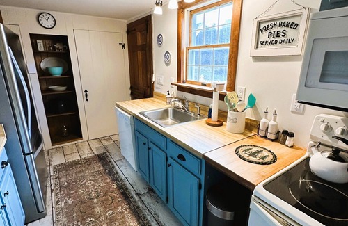 Jay Other | Rocky Branch Retreat on 33 acres with fenced yard, fireplaces & deck