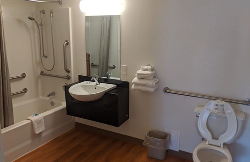 Altoona Hotel | Rodeway Inn Altoona Orchard Plaza