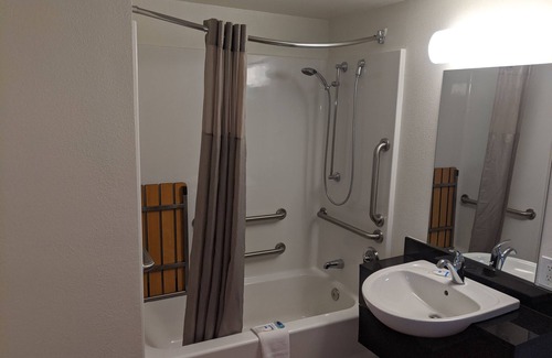 Altoona Hotel | Rodeway Inn Altoona Orchard Plaza