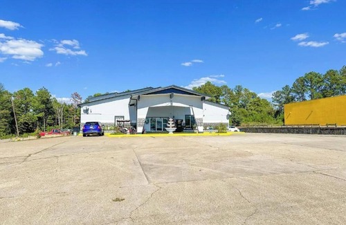 Hattiesburg Apartment | Rodeway Inn Hattiesburg North - King Room - Smoking 9