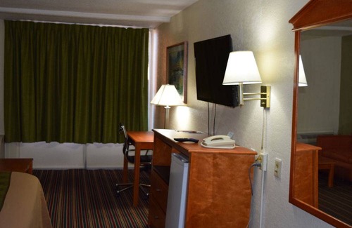Tucker Hotel | Rodeway Inn Stone Mountain