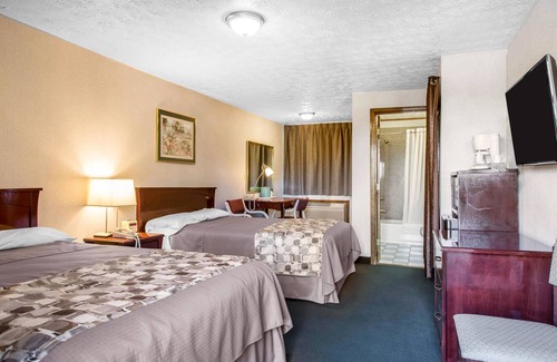 Branford Hotel | Rodeway Inn & Suites Branford - Guilford