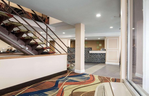 Syracuse Hotel | Rodeway Inn Syracuse
