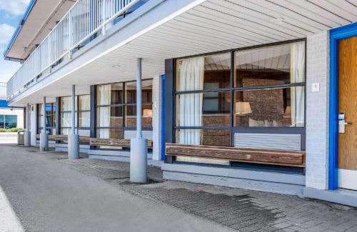 Peterson Park Hotel | Rodeway Inn