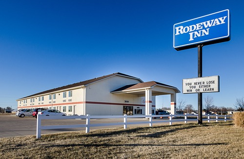 Larned Hotel | Rodeway Inn