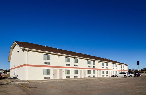 Larned Hotel | Rodeway Inn