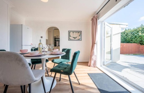 Rogerstone House | Rogerstone House by Tŷ SA