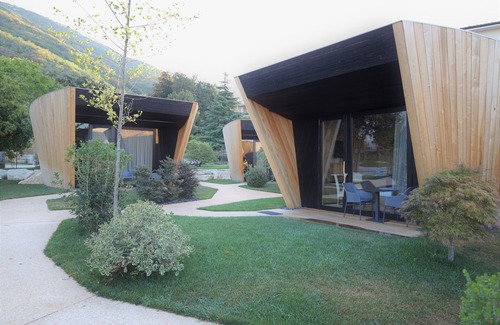 Valdobbiadene House | Roggia dei Cedri, a room surrounded by greenery in the heart of Valdobbiadene