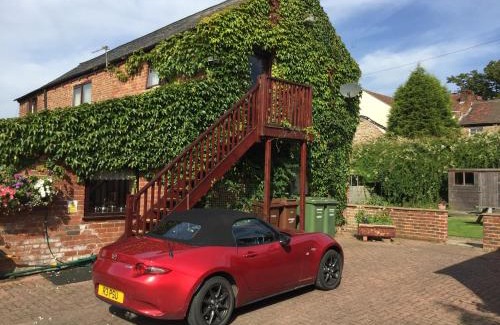 Pontefract House | RolandsCroft Guest House