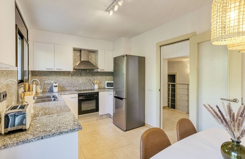 Madremanya House | Romántica Villa con Jardín y Piscina Privada en Pueblo Medieval y Cerca de Todo!