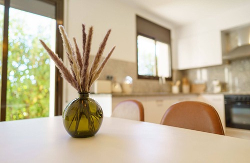 Madremanya House | Romántica Villa con Jardín y Piscina Privada en Pueblo Medieval y Cerca de Todo!