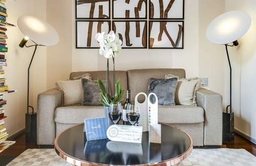 Scala Apartment | Romagnosi - One Bedroom Apartment, Sleeps 4