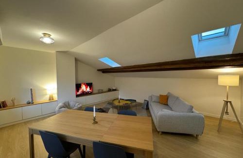 Carnot - Gailleton Apartment | Romance