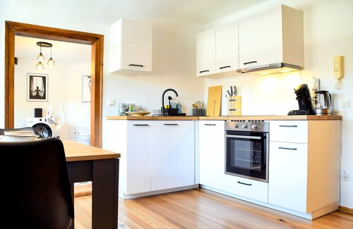 Annweiler am Trifels Apartment | Romantic-apartment mit Dachterrasse & Lounge, Waldblick, 80m²
