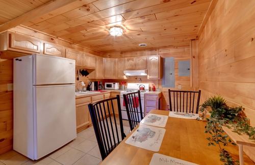 Afton House | Romantic Afton Escape w/Fire Pit & Scenic Views