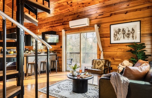 Elgin Cabin | Romantic Cabarn w/HotTub Lounge - Located on BSF!