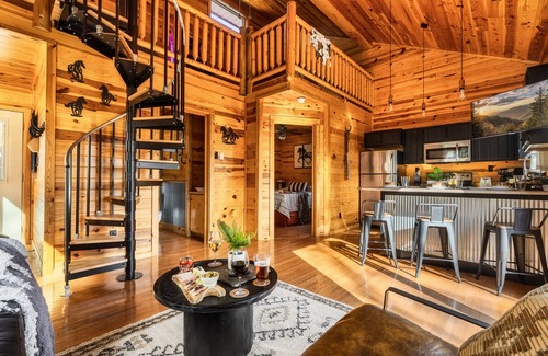 Elgin Cabin | Romantic Cabarn w/HotTub Lounge - Located on BSF!