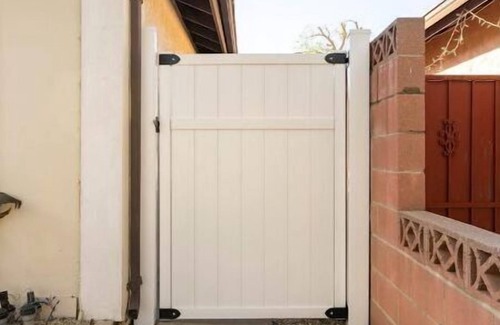 Windsor North River Ridge House | Romantic Coastal Private Room is located 10 minutes from all sightseeing places