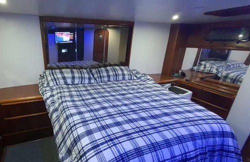 Gerritsen Beach Boat Rental | Romantic Condo @ Ocean 3-deck Yacht