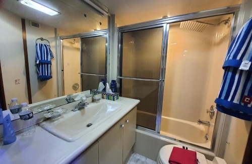 Gerritsen Beach Boat Rental | Romantic Condo @ Ocean 3-deck Yacht