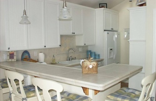 Seabright Cottage | Romantic Cottage at Seabright Beach - Steps to the Sand