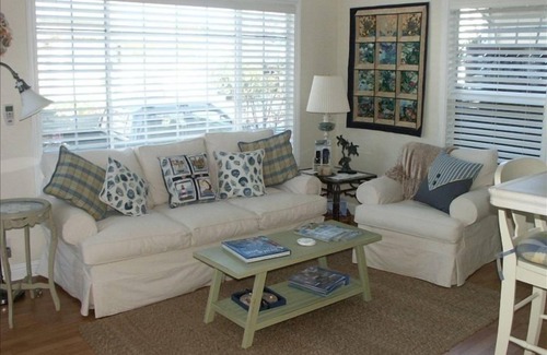 Seabright Cottage | Romantic Cottage at Seabright Beach - Steps to the Sand