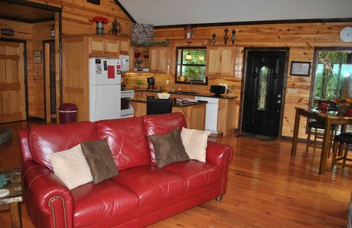Octavia Cabin | Romantic Couples Cabin! Enjoy breathtaking sunrise views and quiet seclusion.