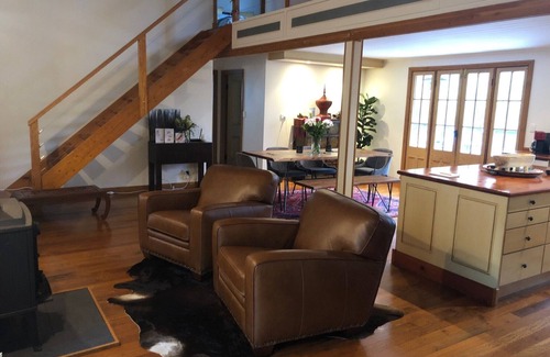 Darlington House | Romantic couples retreat with seasonal creek - Perth hills