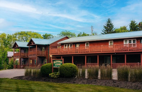 Millersburg Apartment | Romantic Couples Suite with Jacuzzi Tub and Kitchenette