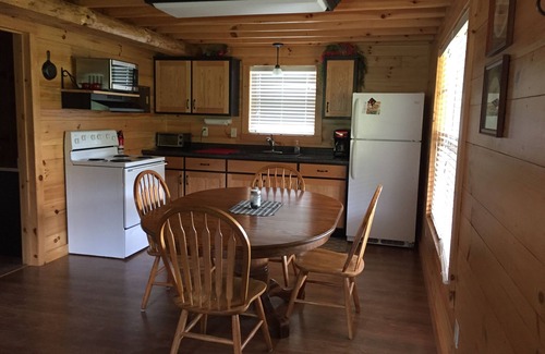 Sharpsburg Cabin | Romantic getaway in Southeastern Ohio. Family and pet friendly.