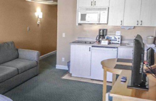Canyon Corridor Apartment | Romantic getaway Palm Canyon Resort studio unit for 2. Private; near the action.