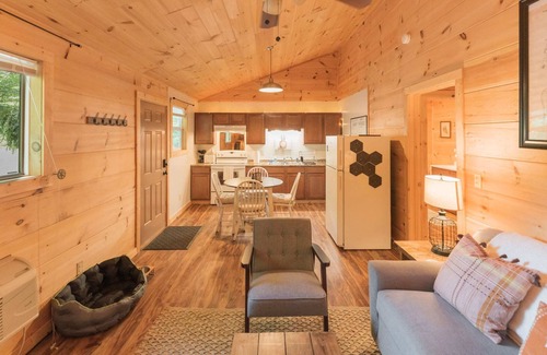 Cosby Cabin | Romantic getaway w/outdoor soaking tub