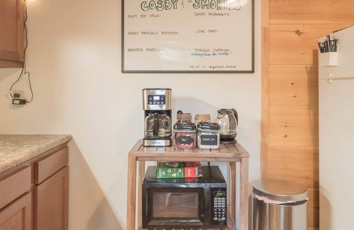 Cosby Cabin | Romantic getaway w/outdoor soaking tub