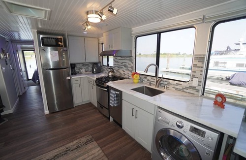 Birds Landing Boat Rental | Romantic Getaway with Sauna, fireplace and great seal watching