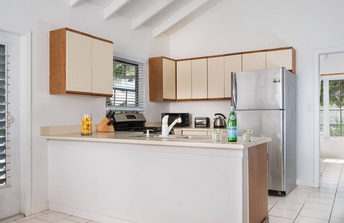 Leeward Settlement House | Romantic Getway Steps from the Beach