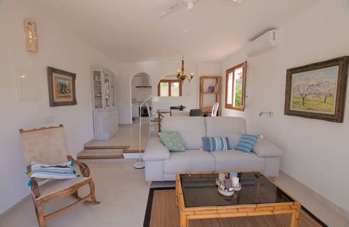 Urbanizacion Mont Ferrutx House | Romantic holiday home by the sea