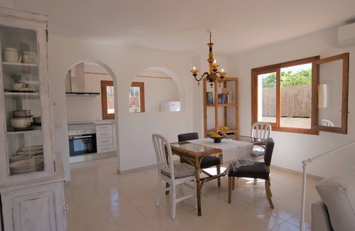 Urbanizacion Mont Ferrutx House | Romantic holiday home by the sea