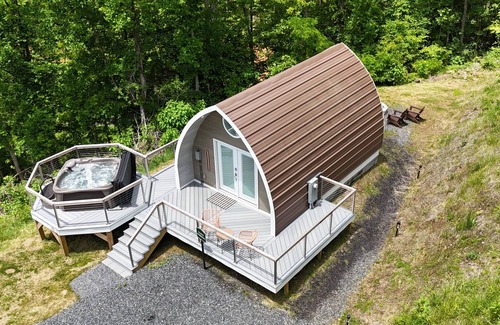 Bakersville House | Romantic hot tub campfire mountains Brown