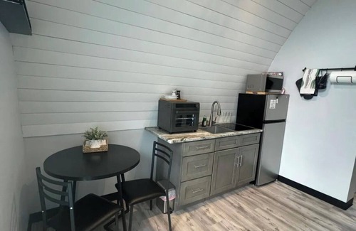 Bakersville House | Romantic hot tub campfire mountains Brown