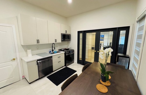 New Tecumseth Apartment | Romantic & Luxurious 2-bedroom Guest House