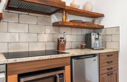 Wimberley Resort | Romantic Luxury Retreat-hot/cold pool & sauna