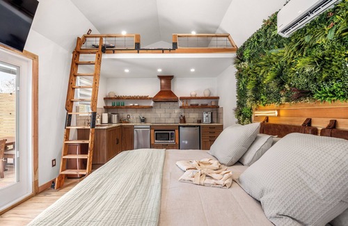 Wimberley Resort | Romantic Luxury Retreat-hot/cold pool & sauna