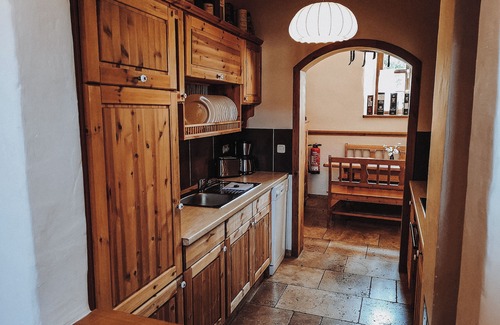 Oppurg House | Romantic Manor Positz - Romantic Room and use Fireplace Room